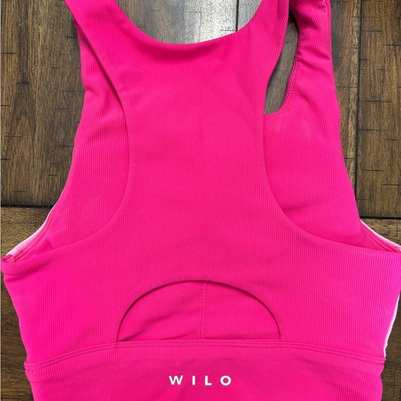 WILO Vibrant Pink Sports Tank - Picture 2 of 3